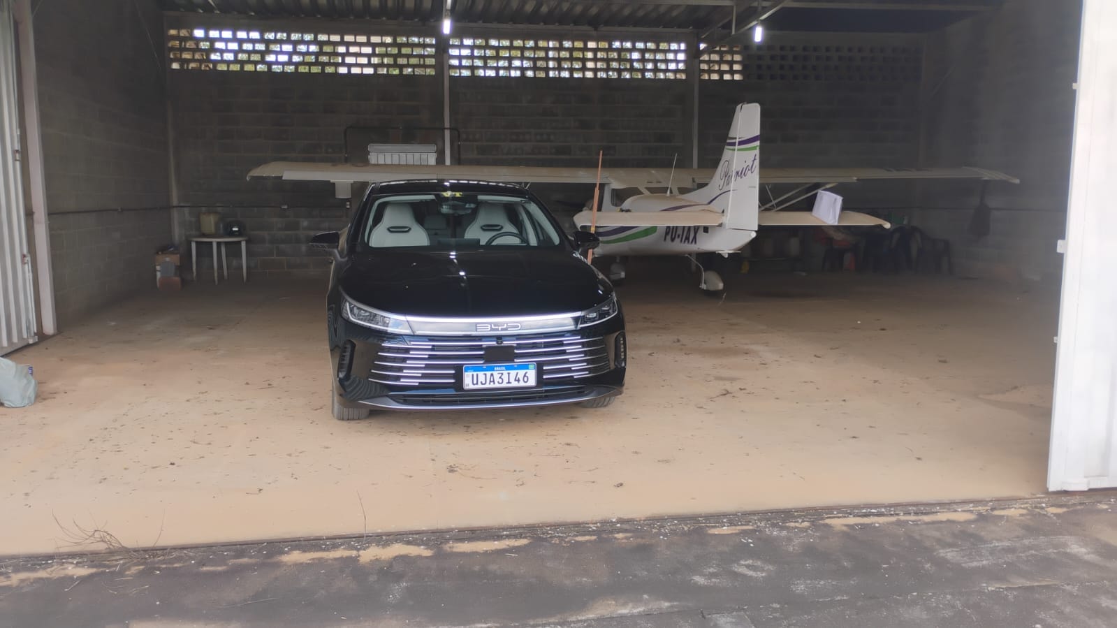 Motorista Woliv aguardando cliente no Aeroporto da Pampulha, BH