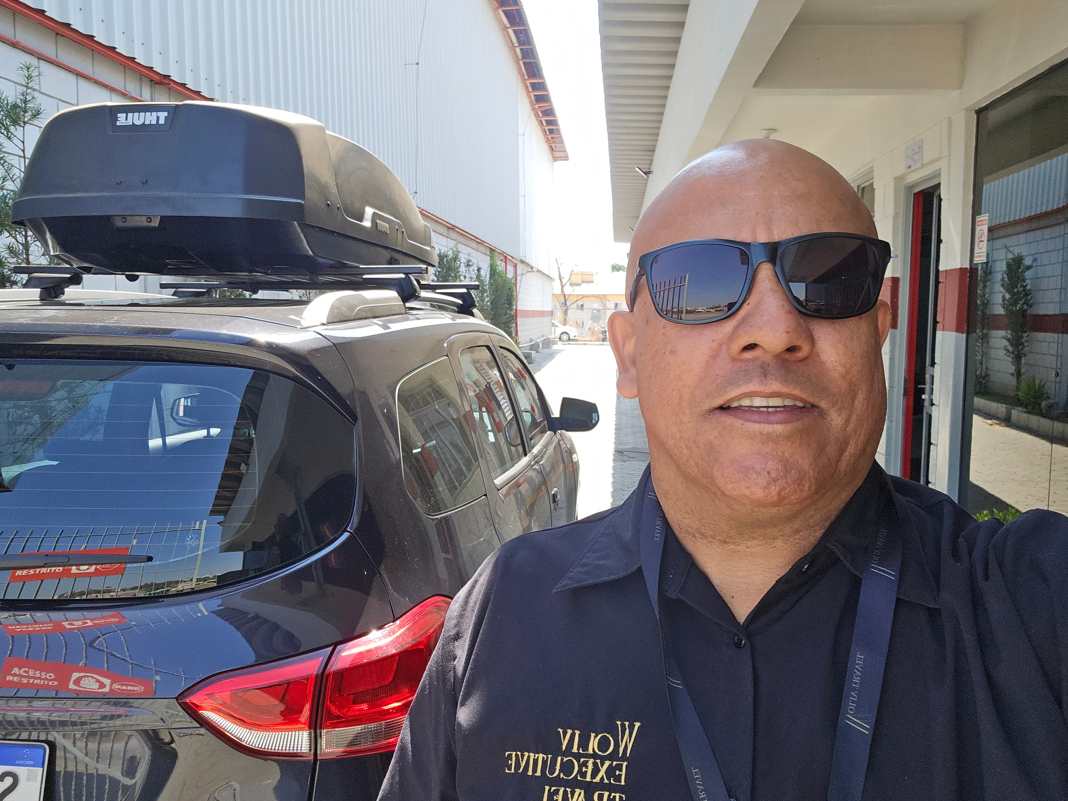 Motorista Woliv esperando cliente em João Pessoa, Paraíba